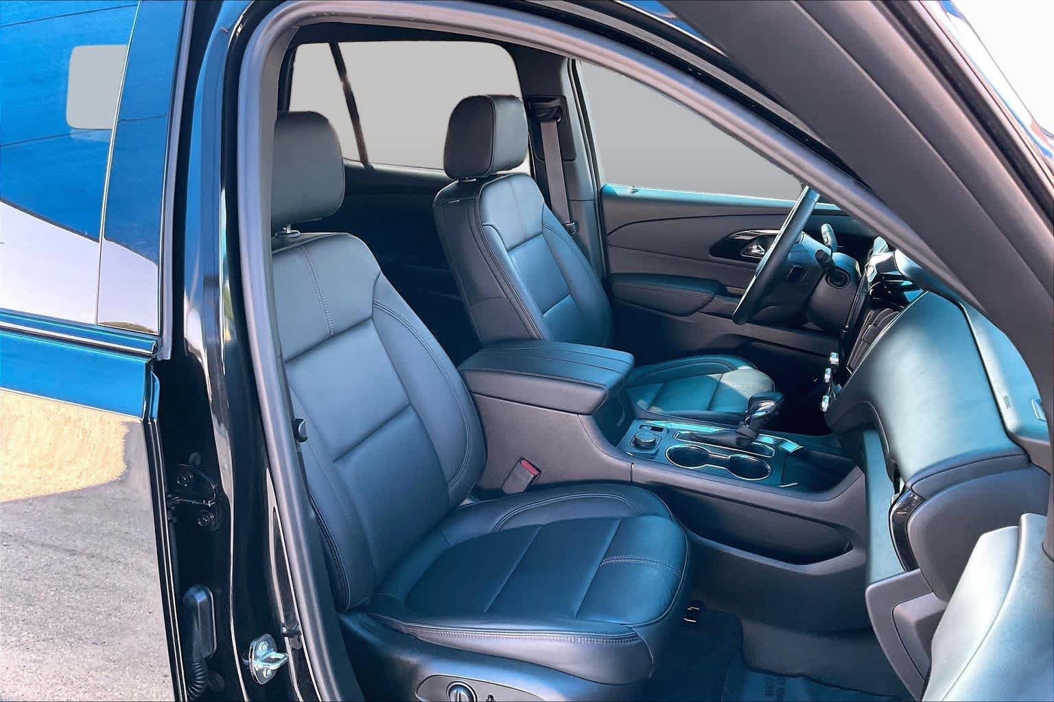 Used 2023 Chevrolet Traverse RS w/ LPO, Floor Liner Package FWD image 8
