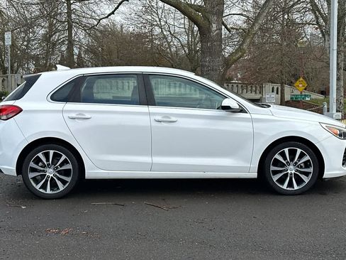 Used 2018 Hyundai Elantra GT image 8