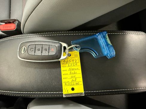 Used 2024 Nissan Kicks SR w/ SR Premium Package FWD image 29