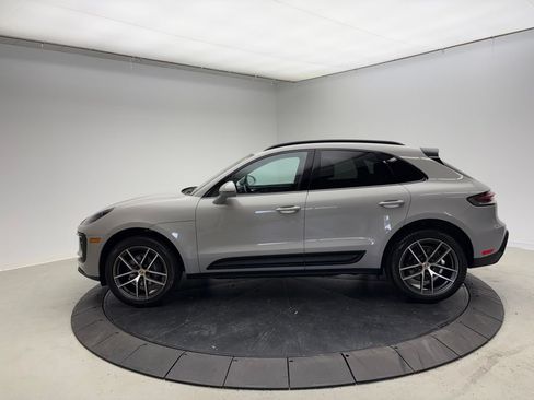 Certified 2023 Porsche Macan AWD/4WD image 2