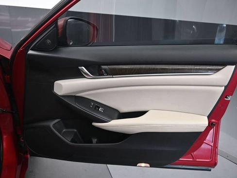 Used 2018 Honda Accord Touring image 43