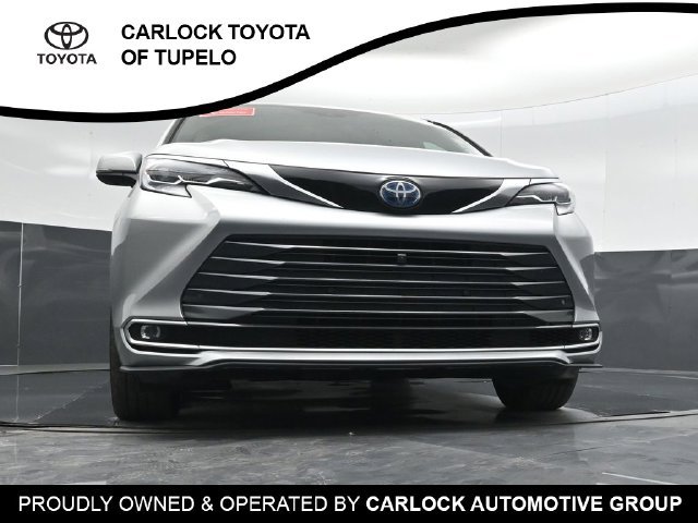 Used 2023 Toyota Sienna Platinum FWD image 59