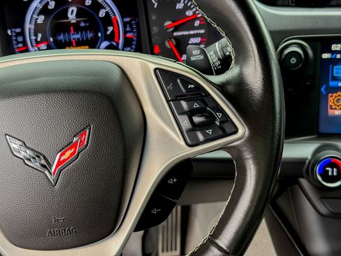 Used 2017 Chevrolet Corvette Stingray Coupe w/ 1LT RWD image 29