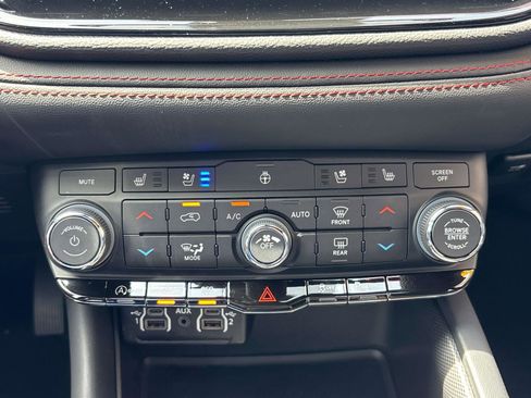 Used 2024 Dodge Durango GT image 22