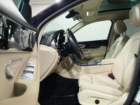 Certified 2021 Mercedes-Benz GLC 300 4MATIC image 5