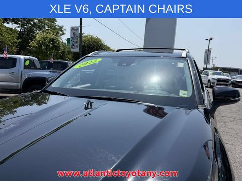 Used 2022 Toyota Highlander XLE AWD/4WD image 12