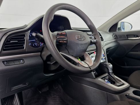 Used 2019 Hyundai Elantra SE w/ Winter Weather Package image 21