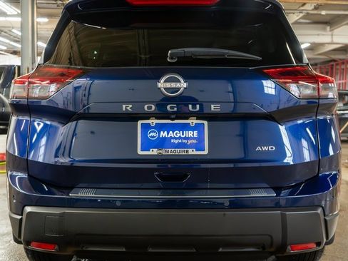 Used 2025 Nissan Rogue SV w/ SV Premium Package image 7