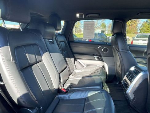Used 2019 Land Rover Range Rover Sport SE image 12