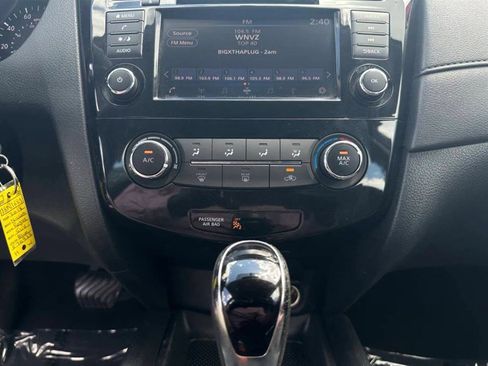 Used 2018 Nissan Rogue S image 15