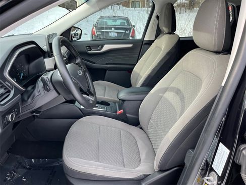 Used 2022 Ford Escape SE w/ SE Sport Appearance Package image 9