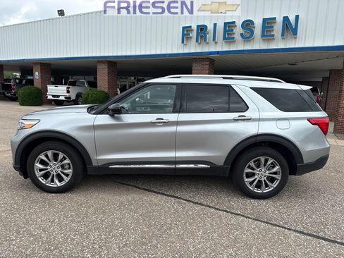 Used 2024 Ford Explorer Limited AWD/4WD image 2