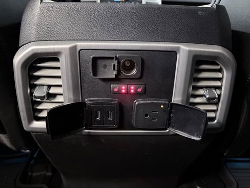 Used 2018 Ford F150 Platinum w/ Equipment Group 701A Luxury AWD/4WD image 29