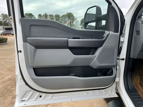 Used 2025 Ford F350 XLT image 11