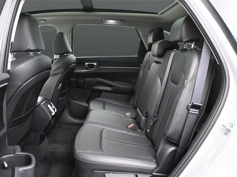 Used 2024 Kia Sorento S w/ Panoramic Sunroof Package AWD/4WD image 10