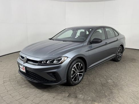 Used 2025 Volkswagen Jetta Sport FWD image 3