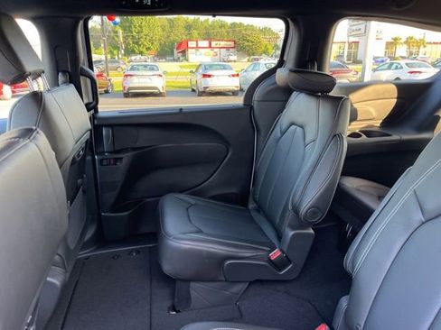 New 2026 Chrysler Pacifica Select image 12