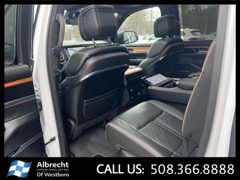 Used 2024 Jeep Grand Wagoneer L Series III AWD/4WD image 12
