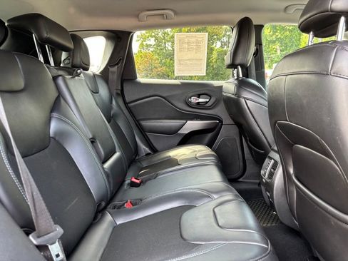 Used 2019 Jeep Cherokee Latitude Plus w/ Cold Weather Group AWD/4WD image 20