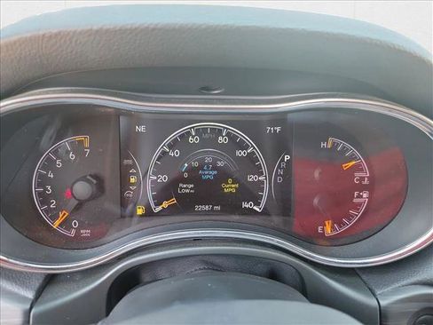 Used 2022 Jeep Grand Cherokee Laredo E image 18