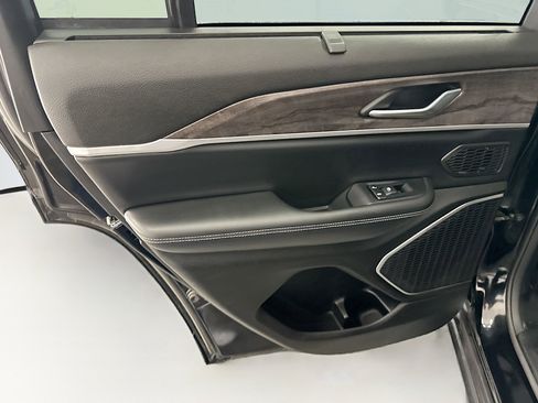 Used 2023 Jeep Grand Cherokee 4WD 4xe w/ Luxury Tech Group II image 28