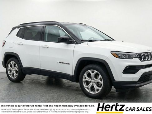 Used 2025 Jeep Compass Latitude image 1
