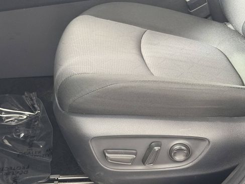 Used 2025 Toyota RAV4 XLE AWD/4WD image 19