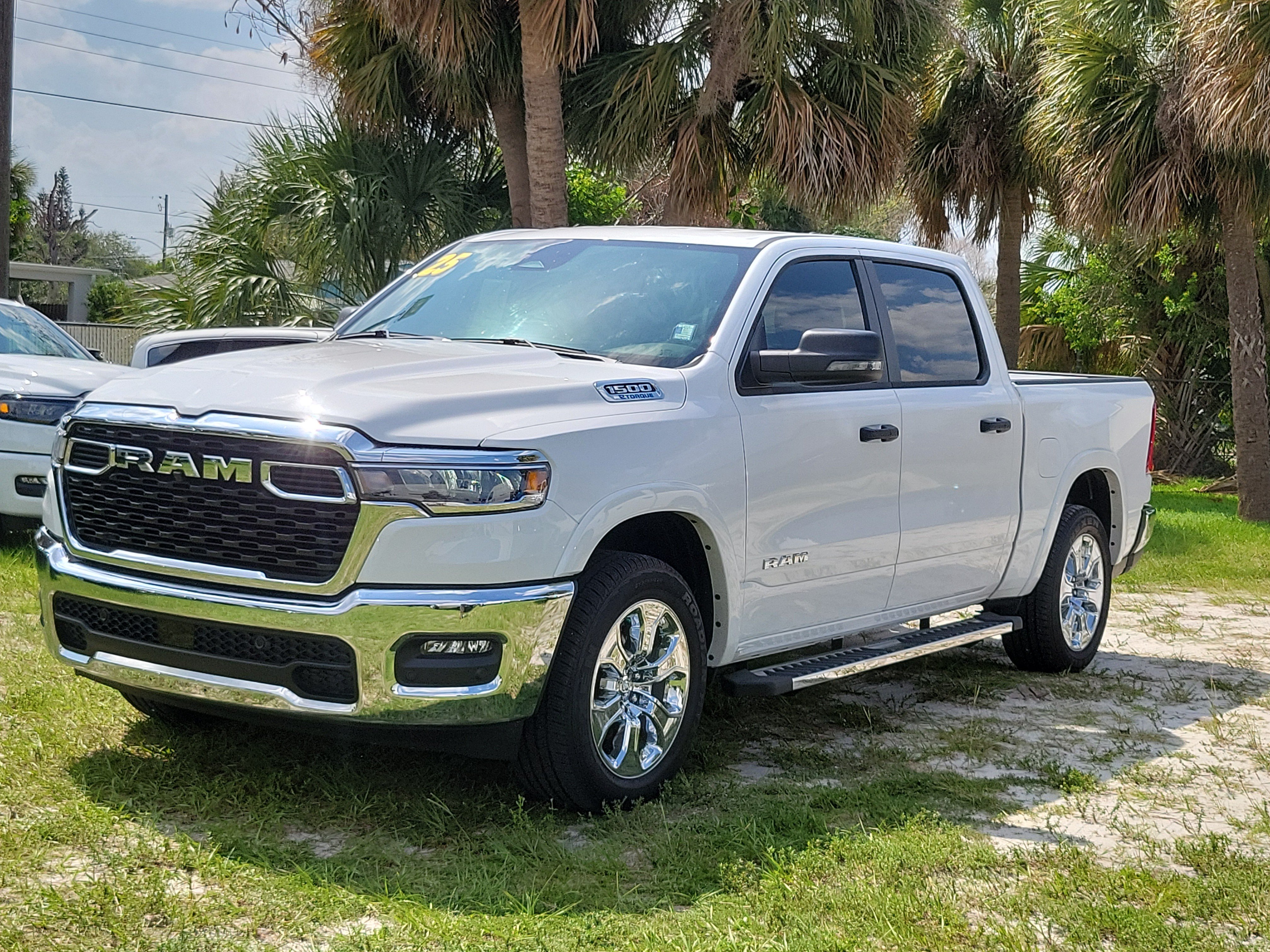 Used 2025 RAM 1500 Big Horn AWD/4WD image 2