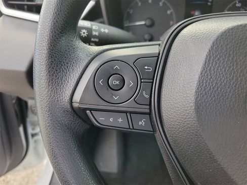 Used 2025 Toyota Corolla LE image 19