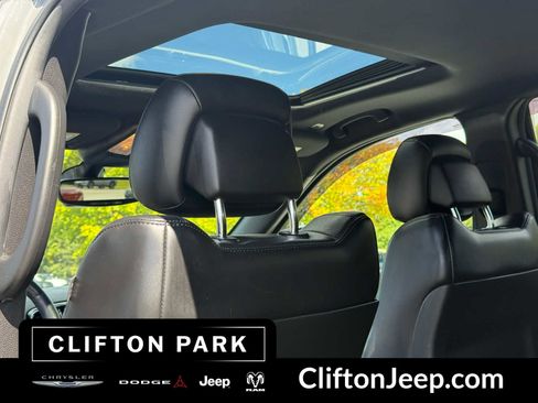 Certified 2019 Jeep Grand Cherokee Altitude AWD/4WD image 17