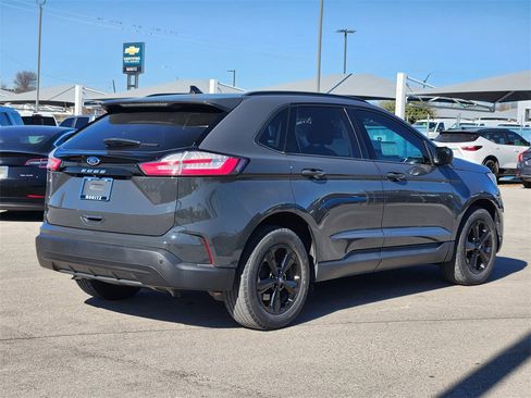 Used 2021 Ford Edge SE image 4