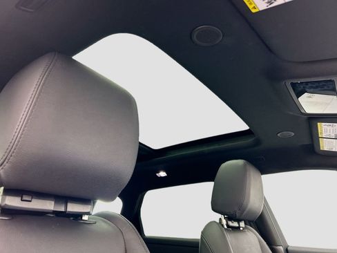 Used 2025 Land Rover Range Rover Evoque S image 17