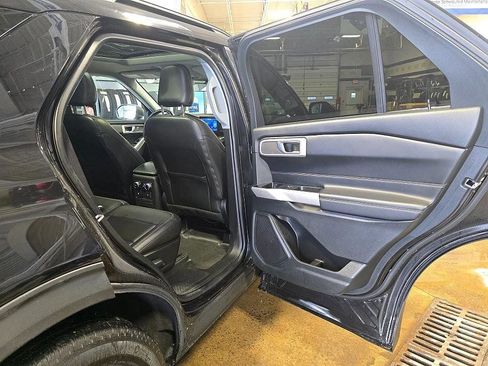 Used 2022 Ford Explorer XLT w/ Equipment Group 202A image 30