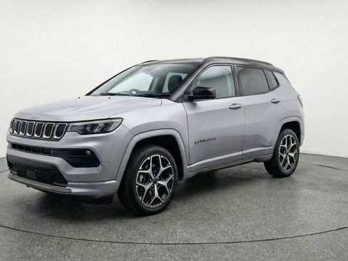 Used 2025 Jeep Compass Limited image 3