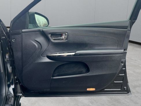 Used 2013 Toyota Avalon Limited w/ Technology Pkg FWD image 24