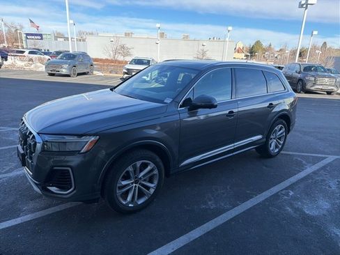 Certified 2025 Audi Q7 2.0T Premium w/ Convenience Package image 3