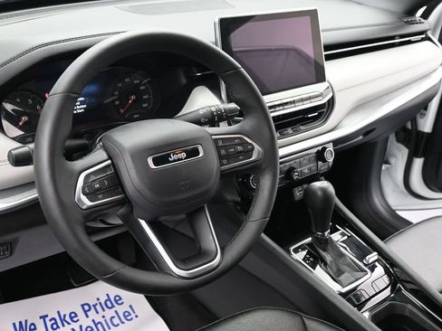 Used 2025 Jeep Compass Limited AWD/4WD image 16