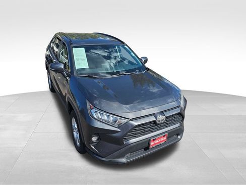 Used 2020 Toyota RAV4 XLE AWD/4WD image 2