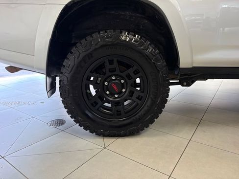 Used 2019 Toyota 4Runner SR5 AWD/4WD image 32