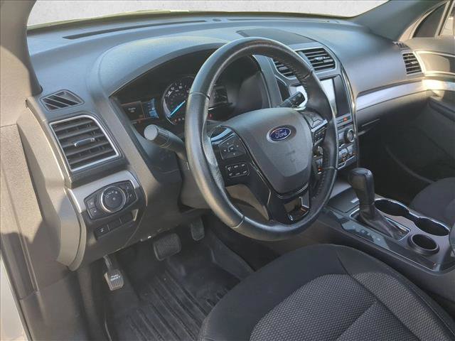 Used 2017 Ford Explorer XLT w/ Equipment Group 201A FWD image 10