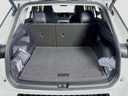 New 2026 Volkswagen Tiguan SE image 27