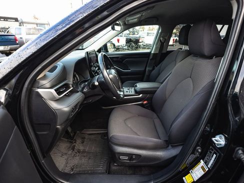 Used 2024 Toyota Highlander LE AWD/4WD image 21