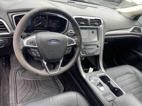 Used 2018 Ford Fusion SE w/ Fusion SE Technology Package FWD image 11