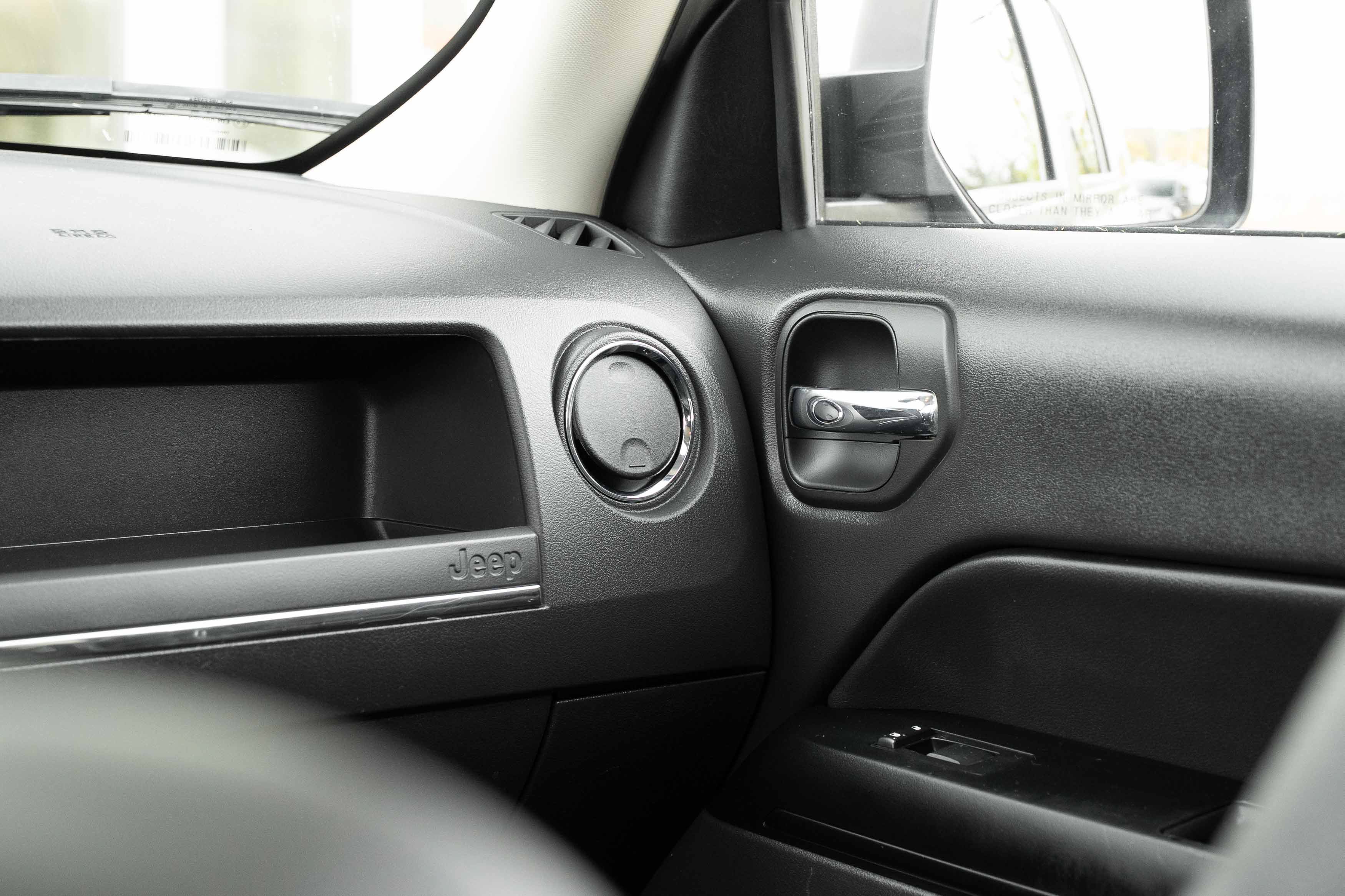 Used 2017 Jeep Patriot High Altitude AWD/4WD image 13