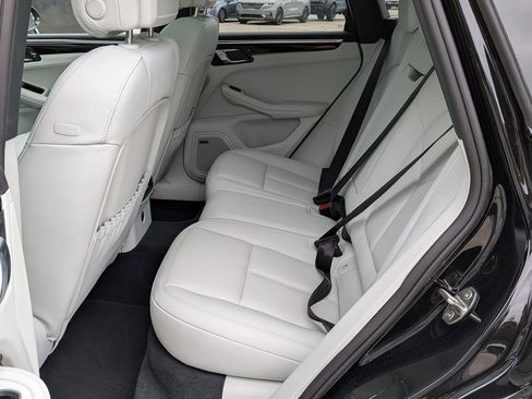 Used 2025 Porsche Macan w/ Premium Package Plus AWD/4WD image 22