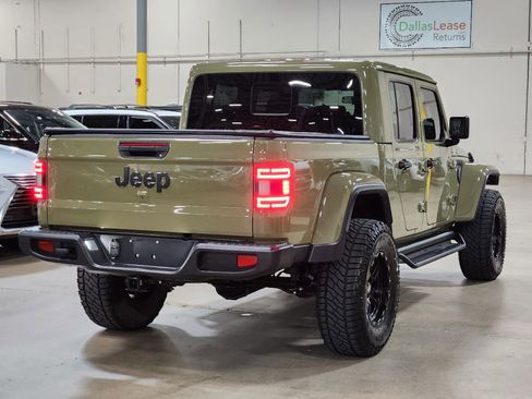 Used 2025 Jeep Gladiator Sport image 8
