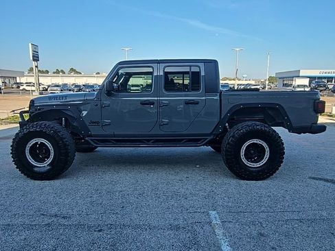 Used 2022 Jeep Gladiator Sport image 4