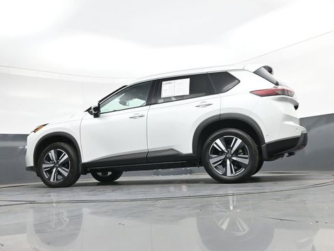 Used 2024 Nissan Rogue SL FWD image 46