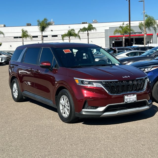 Used 2023 Kia Carnival LX FWD image 2