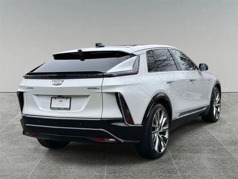 Certified 2024 Cadillac Lyriq Luxury w/ Nappa Leather Package image 10